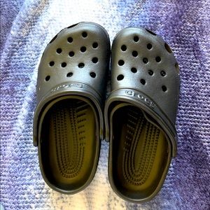 Brand new pair of crocs